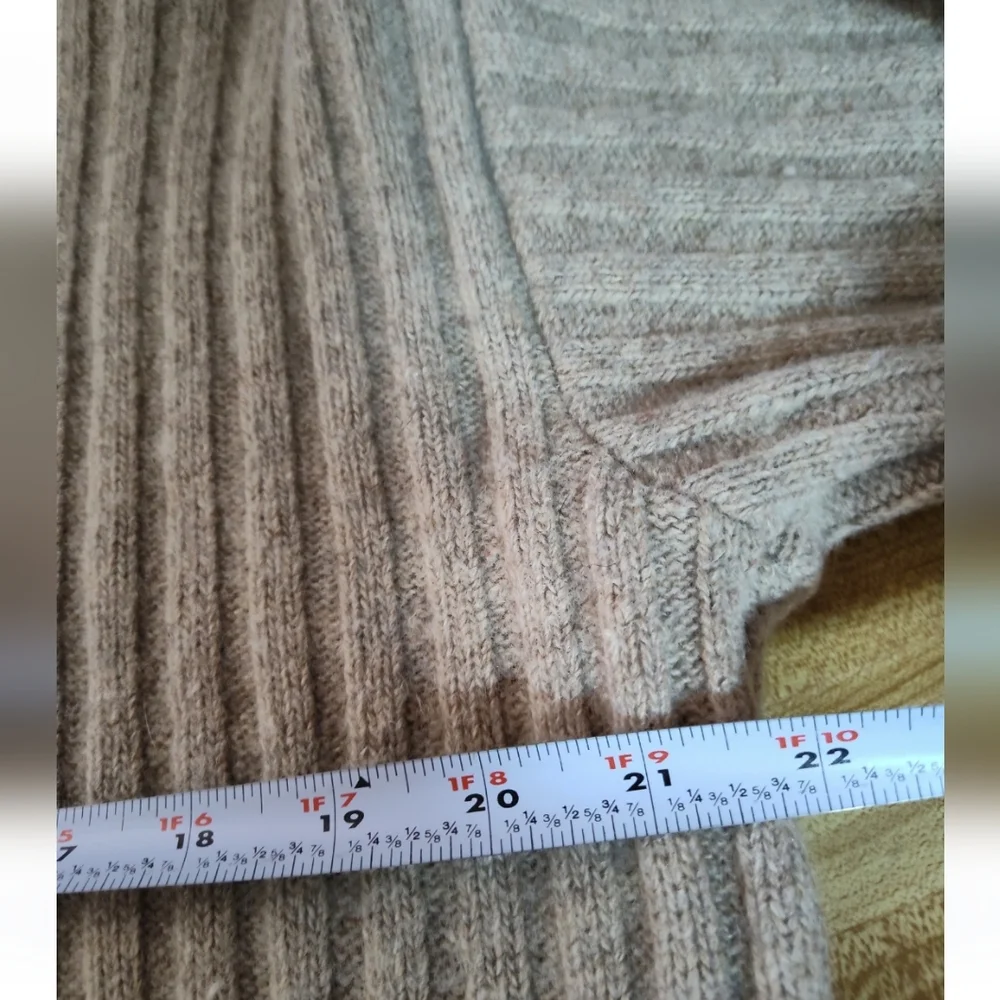 donovan ind wool blend vintage Sz LG Beige Sweater Made In C.E.E 1980- 1990's